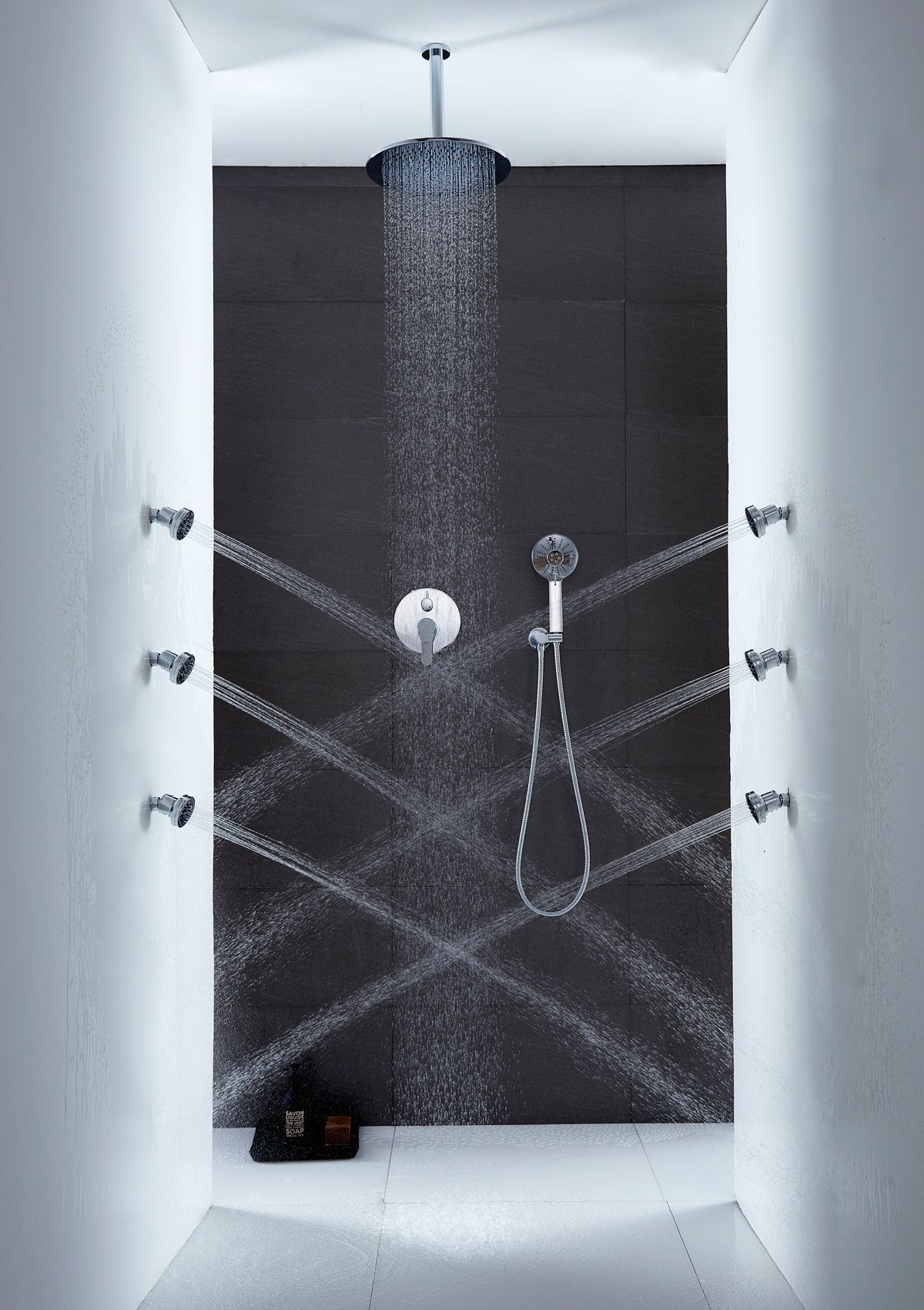 ۱۰ راهکار حرفهای برای انتخاب بهترین پانل دوش و بهبود حمام خانه 🚿